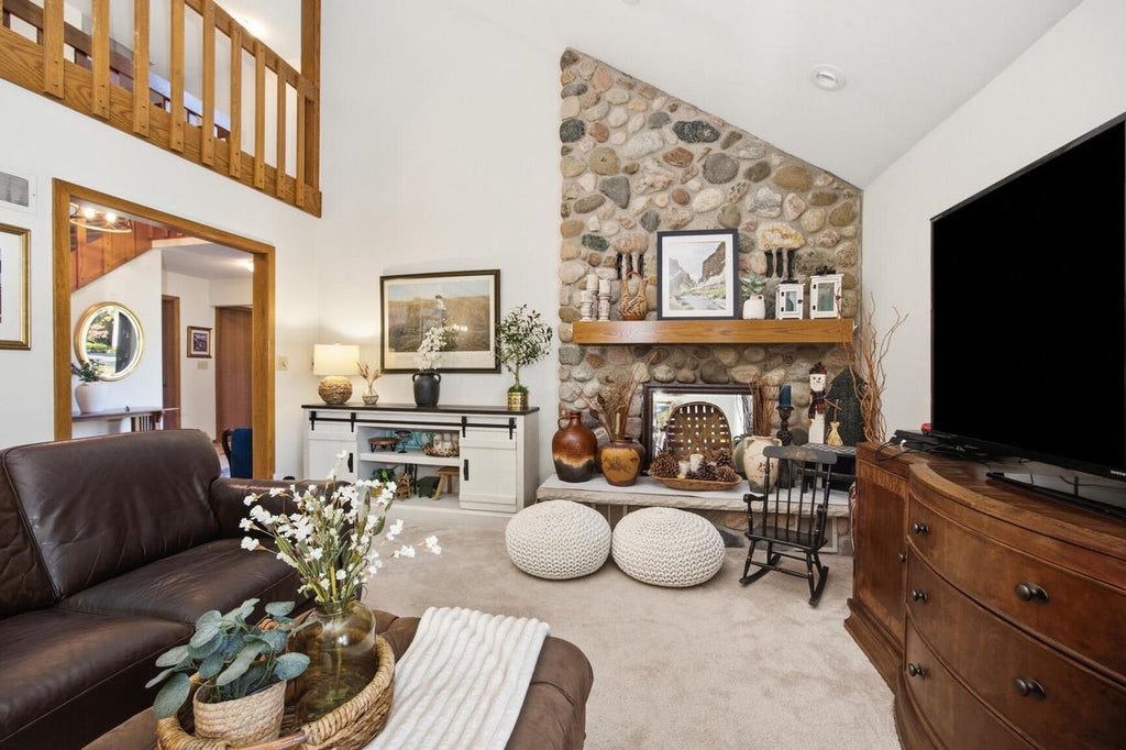 Photo of 1515 W De La Warr CIRCLE, Mequon, WI 53092 (MLS # 1984235)