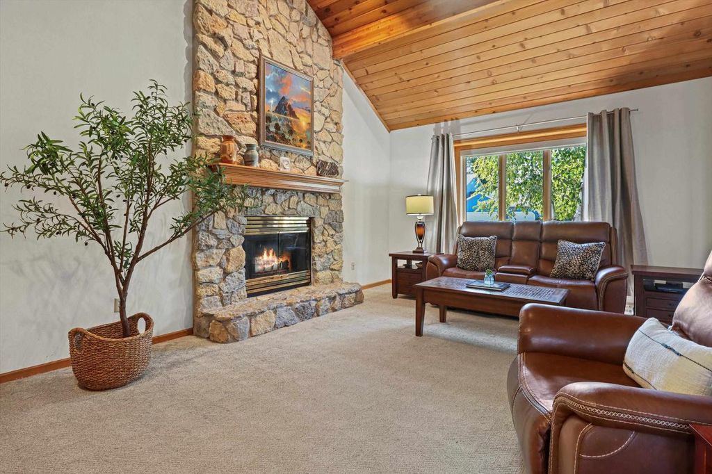 Photo of 643 Eddington DRIVE, Sun Prairie, WI 53590 (MLS # 2010387)