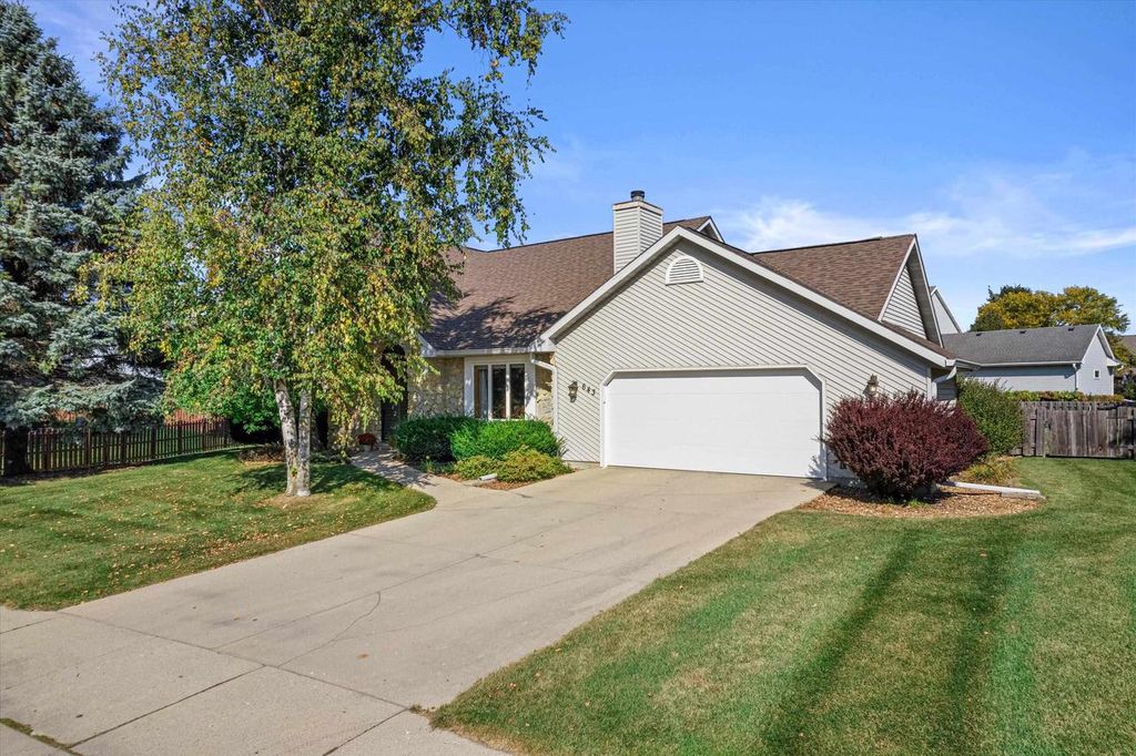 Photo of 643 Eddington DRIVE, Sun Prairie, WI 53590 (MLS # 2010387)