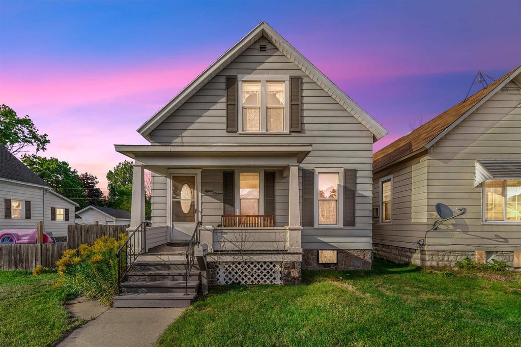 Photo of 1516 Logan AVENUE, Marinette, WI 54143 (MLS # 50333273)