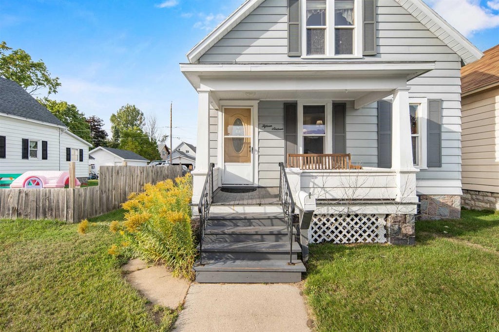 Photo of 1516 Logan AVENUE, Marinette, WI 54143 (MLS # 50333273)