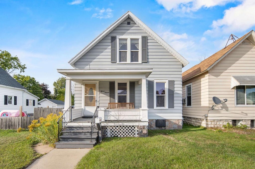 Photo of 1516 Logan AVENUE, Marinette, WI 54143 (MLS # 50333273)