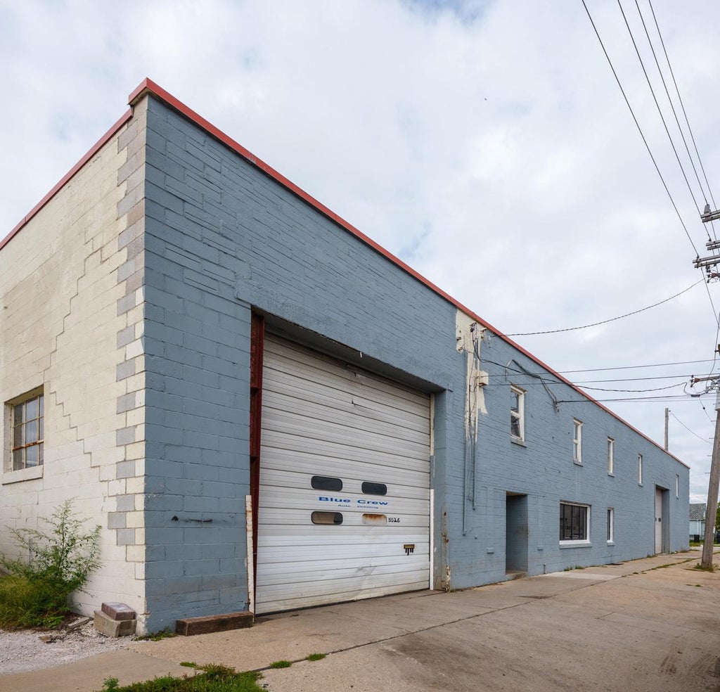 Photo of 5526 19th AVENUE, Kenosha, WI 53140 (MLS # 1981986)