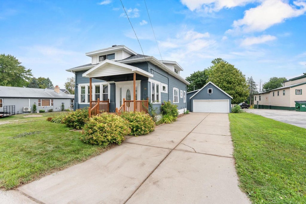 Photo of 108 Lilac DRIVE, Francis Creek, WI 54214 (MLS # 50331166)