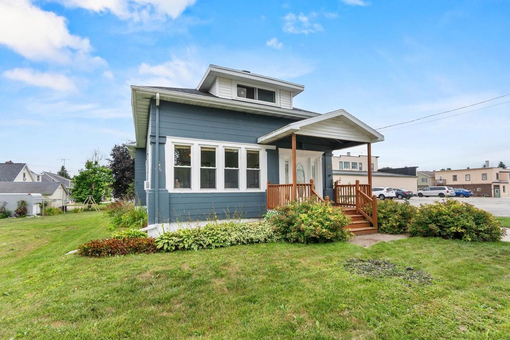 Photo of 108 Lilac DRIVE, Francis Creek, WI 54214 (MLS # 50331166)