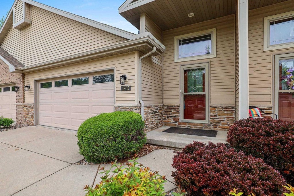 Photo of 1243 Prairie Falcon TRAIL, Green Bay, WI 54313 (MLS # 50324641)