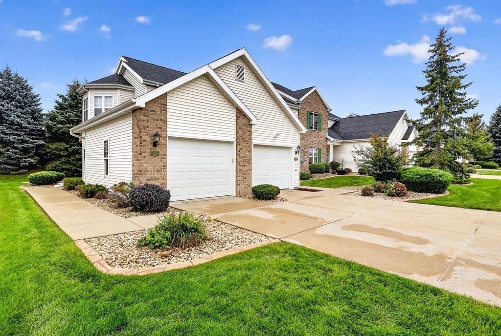 Photo of 748 Dunn AVENUE, Oregon, WI 53575 (MLS # 2033093)