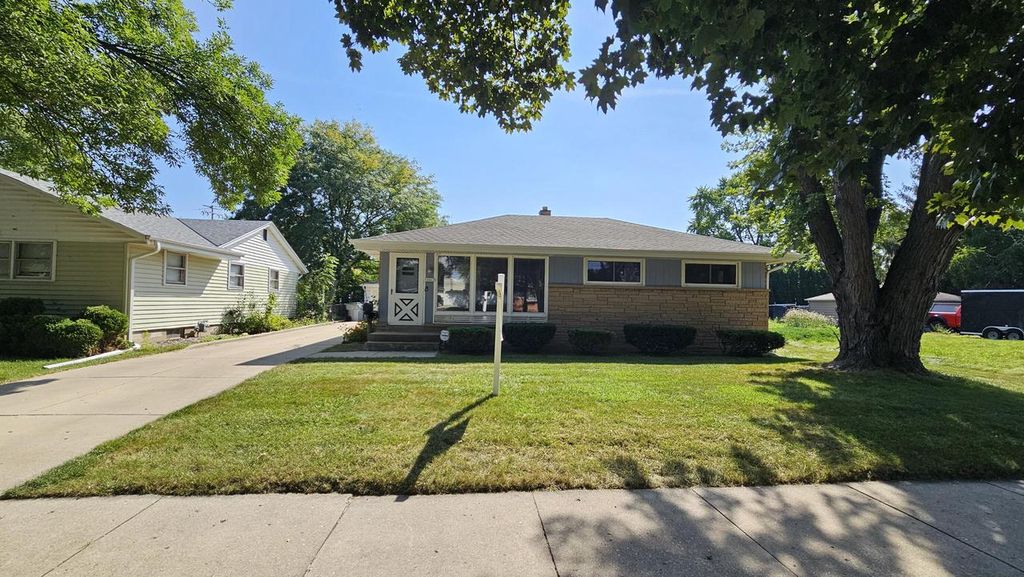 Photo of 10413 W Custer AVENUE, Milwaukee, WI 53225 (MLS # 1936165)