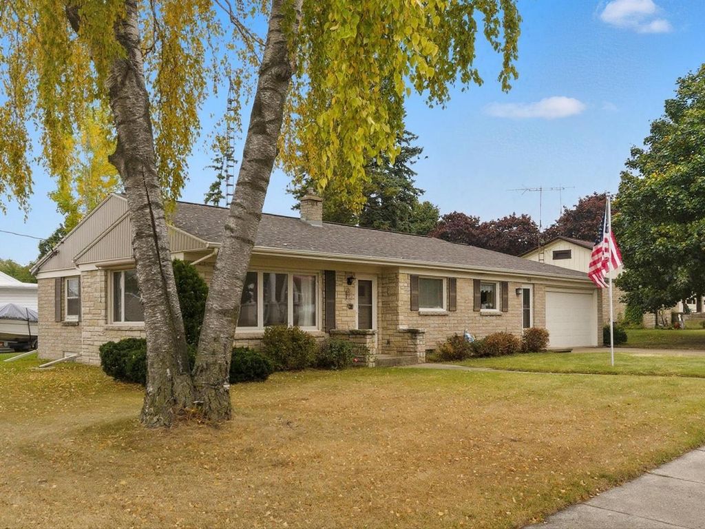 Photo of 2206 Division STREET, Manitowoc, WI 54220 (MLS # 1938213)