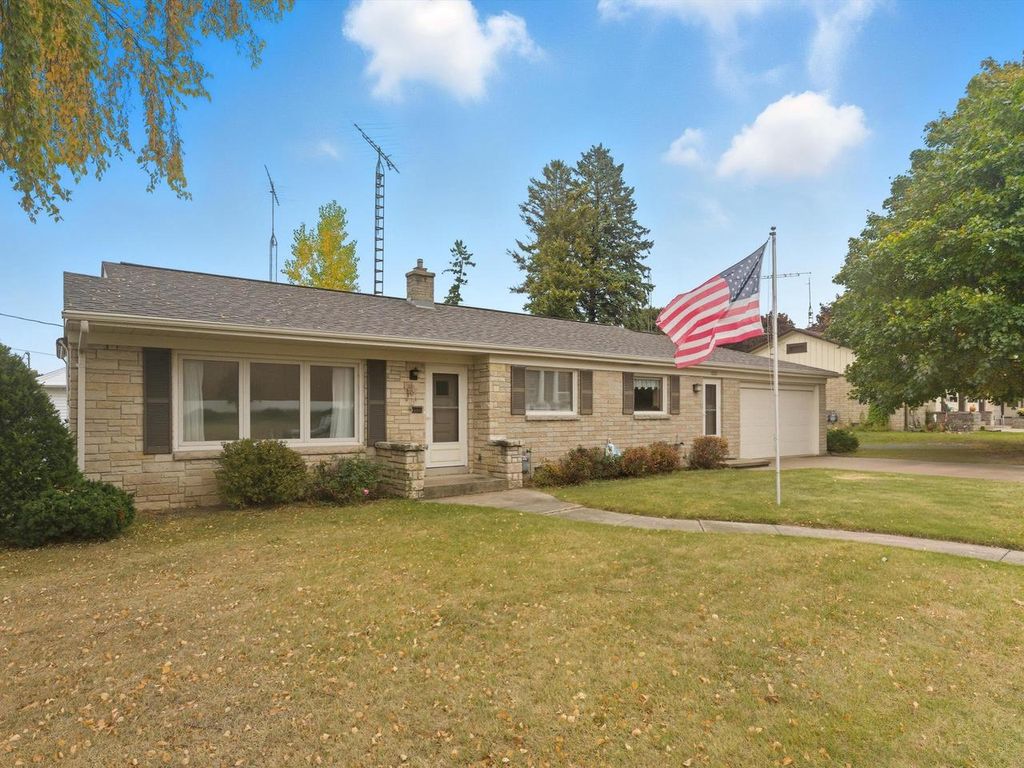 Photo of 2206 Division STREET, Manitowoc, WI 54220 (MLS # 1938213)