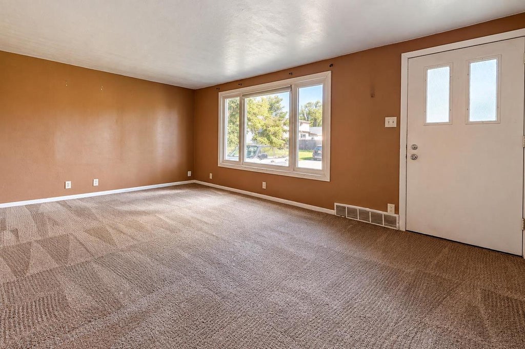 Photo of 1490 Hastings STREET, Green Bay, WI 54301 (MLS # 50333276)