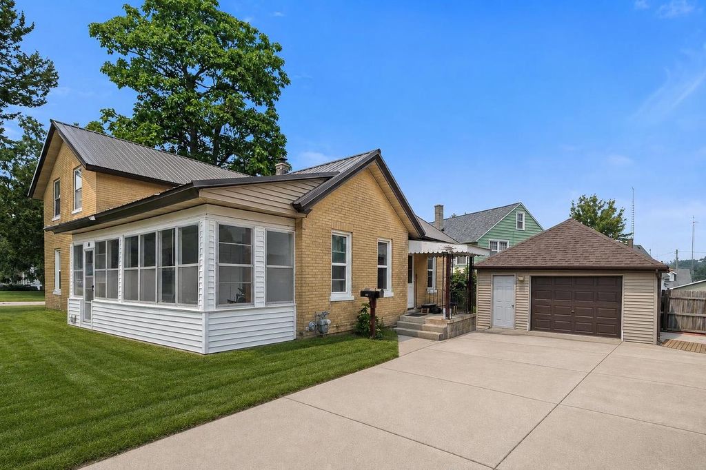 Photo of 429 W Carroll STREET, Portage, WI 53901 (MLS # 2028426)