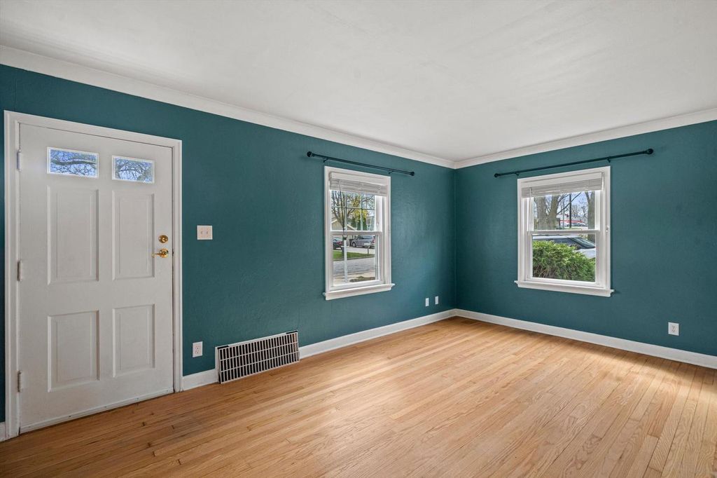 Photo of 527 N 114th STREET, Wauwatosa, WI 53226 (MLS # 1958741)