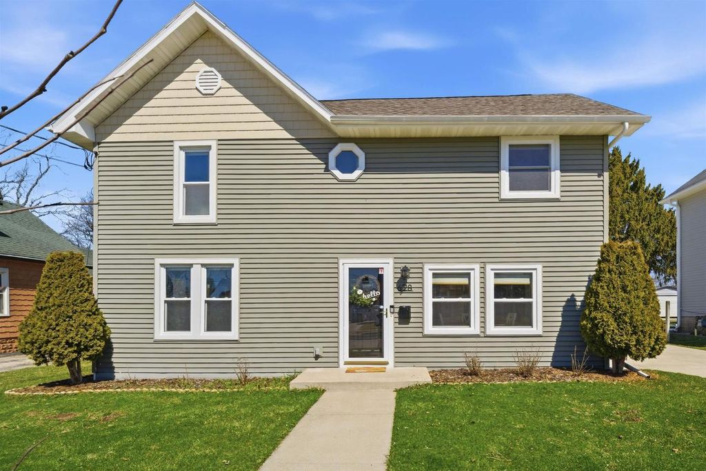 Photo of 628 2nd STREET, Menasha, WI 54952 (MLS # 50323382)