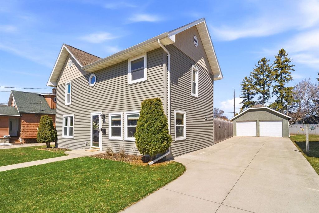 Photo of 628 2nd STREET, Menasha, WI 54952 (MLS # 50323382)