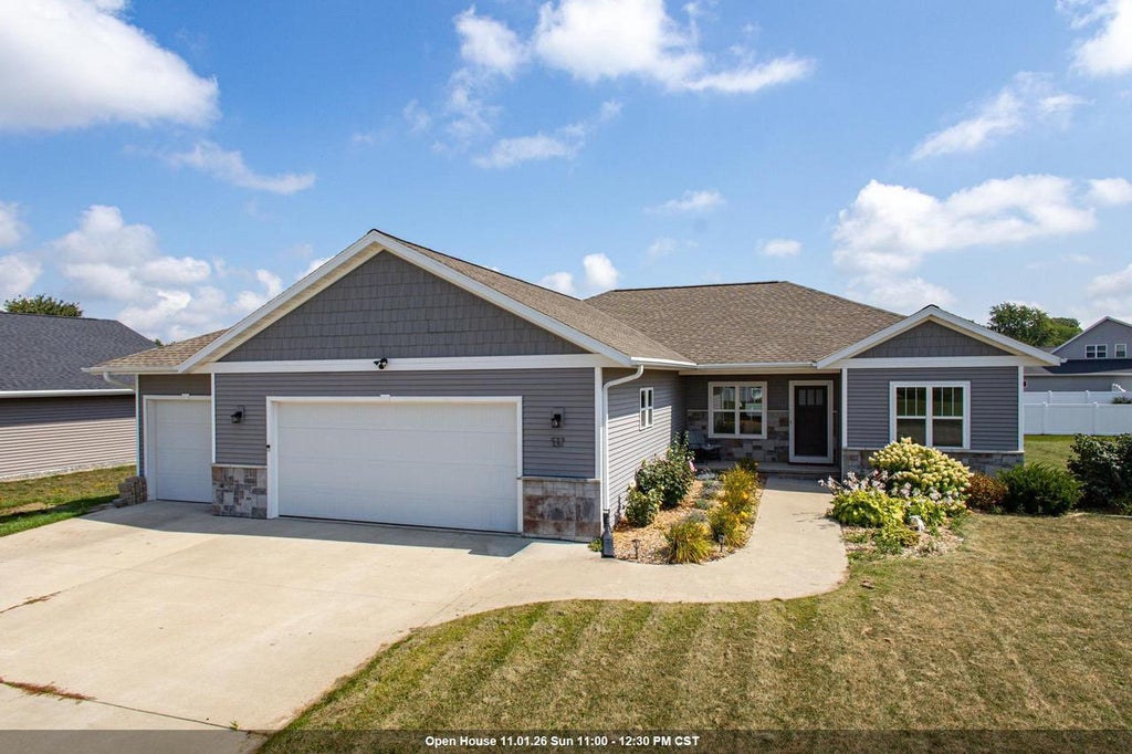 Photo of 532 Patrick LANE, Pulaski, WI 54162 (MLS # 50334093)