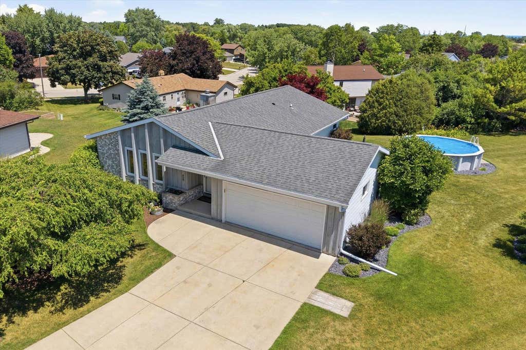 Photo of 920 Cedar COURT, Port Washington, WI 53074 (MLS # 1970182)