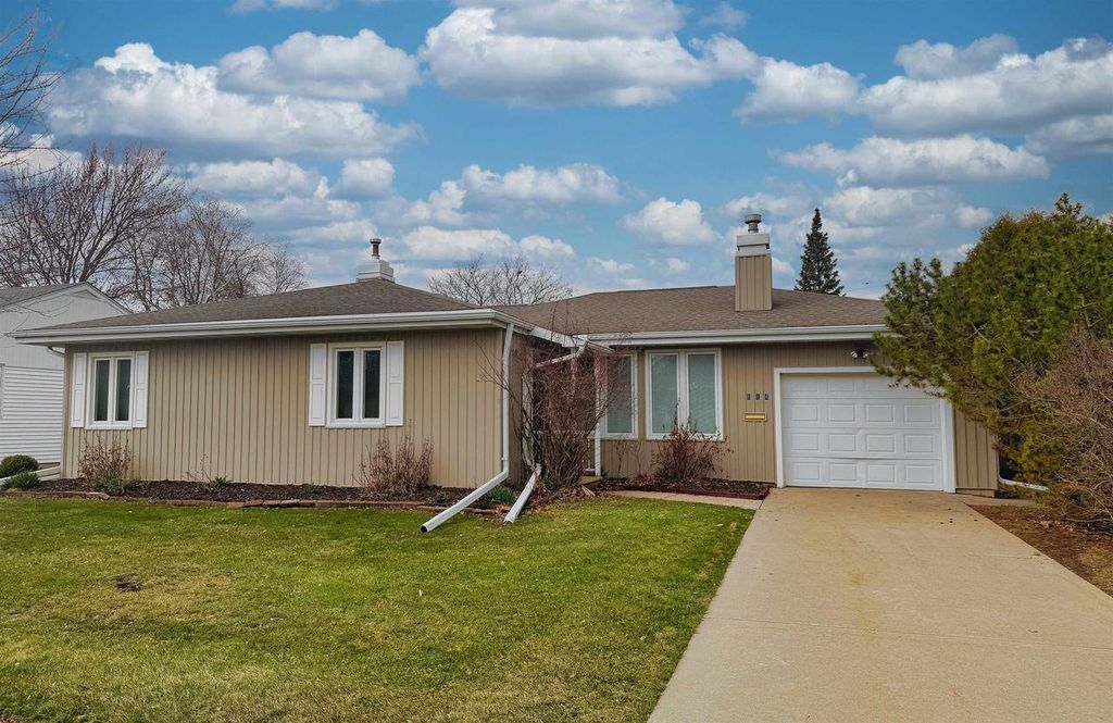 Photo of 814 Harmel AVENUE, Oshkosh, WI 54902 (MLS # 50323845)