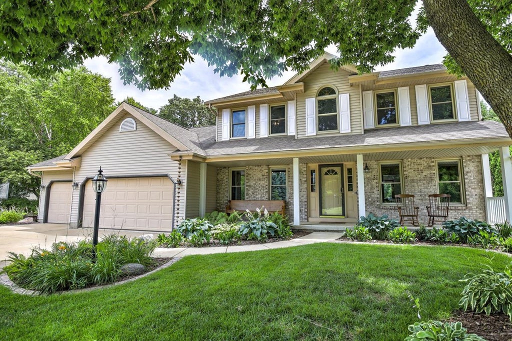 Photo of 439 Acadia WAY, Verona, WI 53593 (MLS # 2027633)