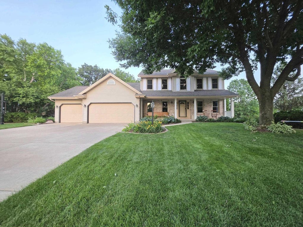 Photo of 439 Acadia WAY, Verona, WI 53593 (MLS # 2027633)