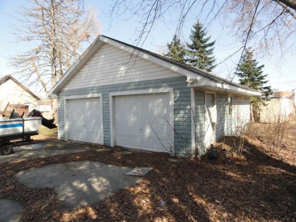 Photo of 302 W Division St, Fond Du Lac, WI 54935 (MLS # 2018169)