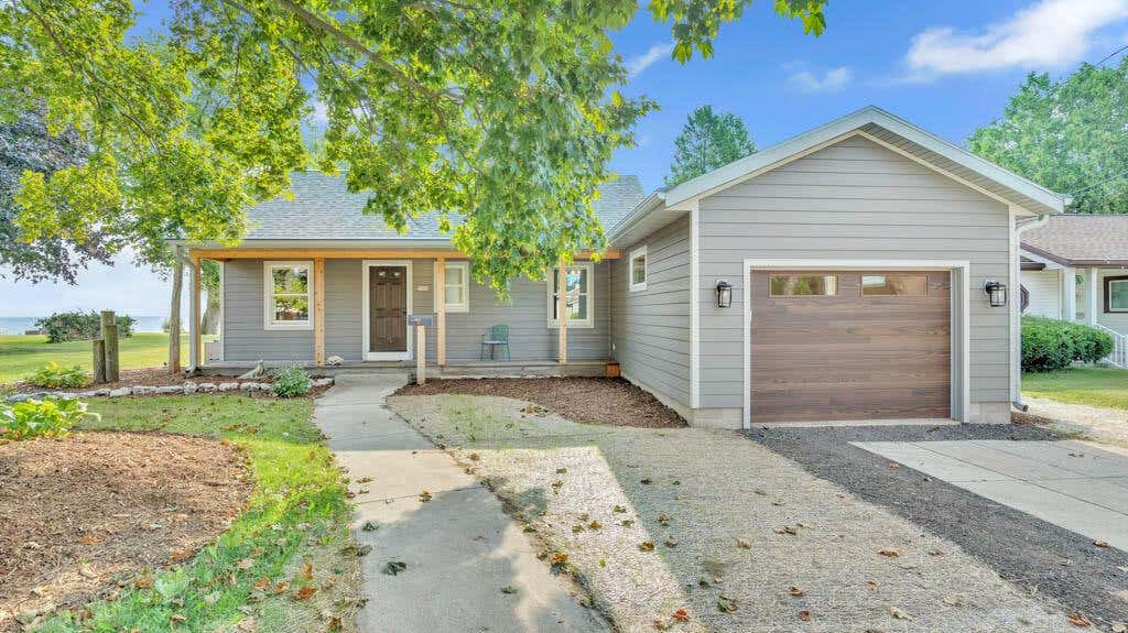 Photo of 2503 Lakeshore DRIVE, Sheboygan, WI 53081 (MLS # 1975452)