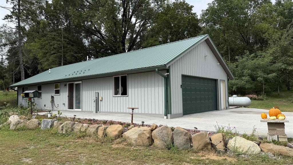 Photo of 334 County Road A, Oxford, WI 53952 (MLS # 2033007)