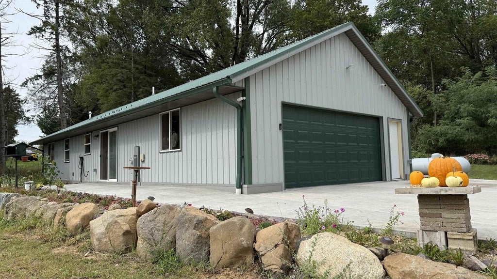 Photo of 334 County Road A, Oxford, WI 53952 (MLS # 2033007)
