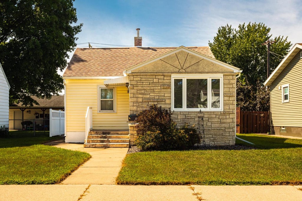 Photo of 1814 19th STREET S STREET S, La Crosse, WI 54601 (MLS # 1978343)