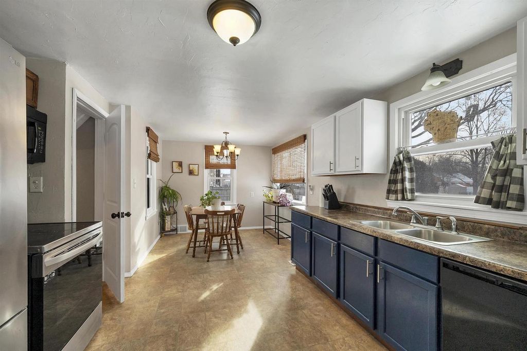 Photo of 1433 11th AVENUE, Green Bay, WI 54304 (MLS # 50320329)