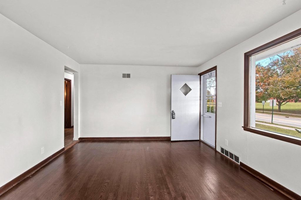 Photo of 332 E St Joseph STREET, Green Bay, WI 54301 (MLS # 50321958)