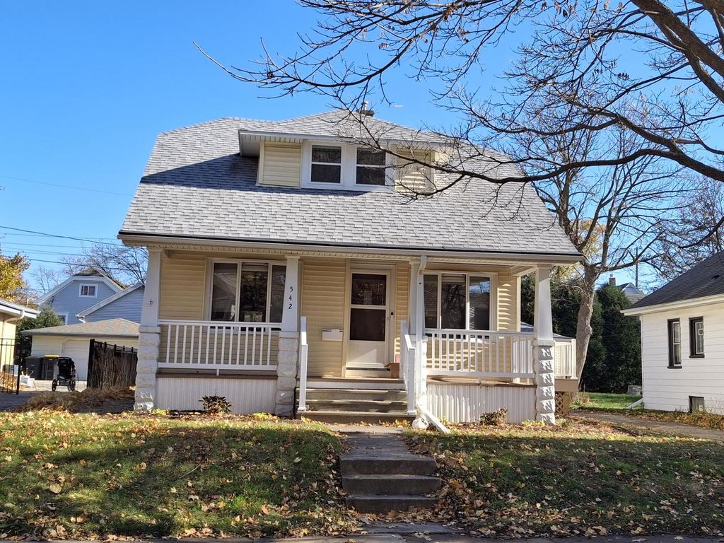 Photo of 542 N 61st STREET, Wauwatosa, WI 53213 (MLS # 1943410)