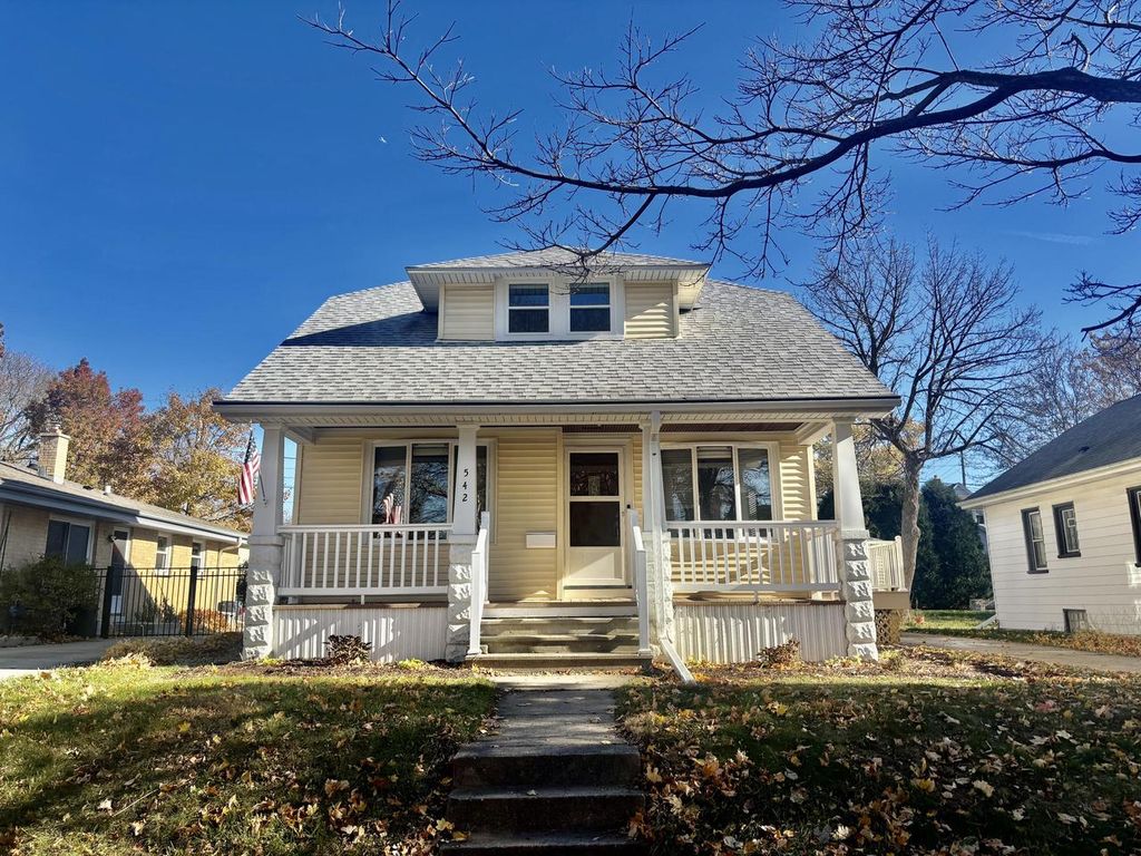 Photo of 542 N 61st STREET, Wauwatosa, WI 53213 (MLS # 1943410)