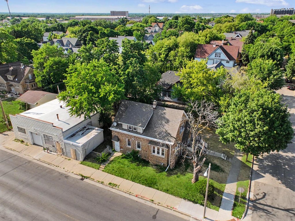Photo of 3103 N 28th STREET, Milwaukee, WI 53216 (MLS # 1973483)