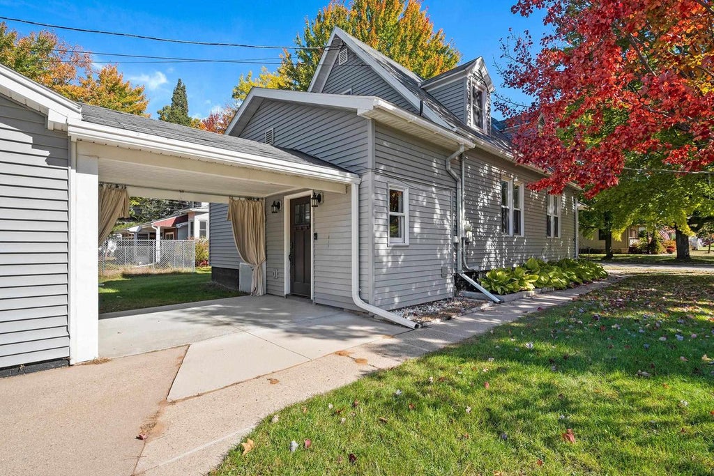 Photo of 941 S Lafayette STREET, Shawano, WI 54166 (MLS # 50334088)