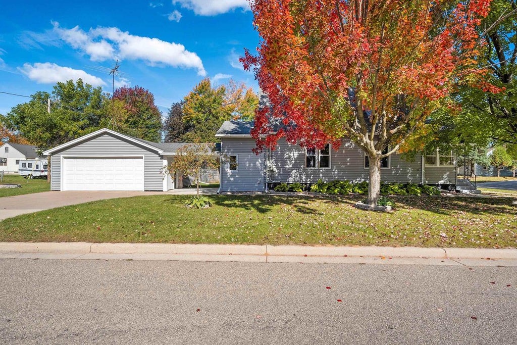 Photo of 941 S Lafayette STREET, Shawano, WI 54166 (MLS # 50334088)