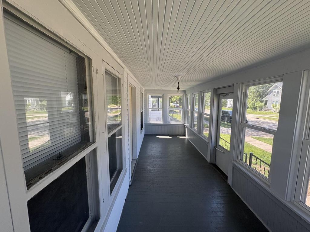 Photo of 843 Vine AVENUE, Oshkosh, WI 54901 (MLS # 50325802)
