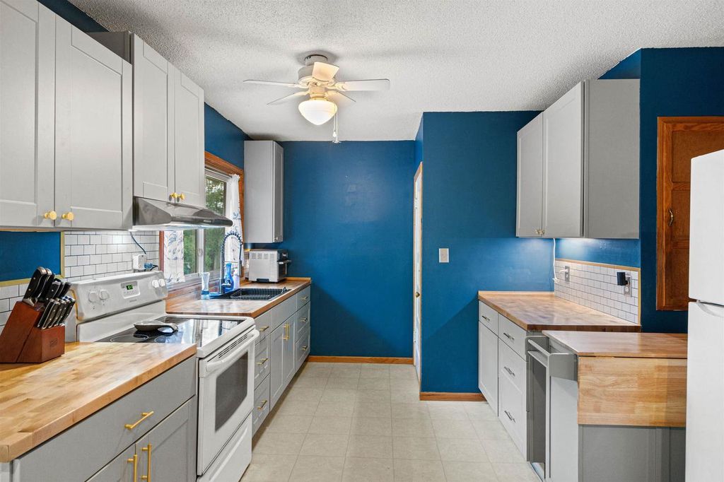 Photo of 1101 Francis STREET, Stevens Point, WI 54481 (MLS # 22602183)