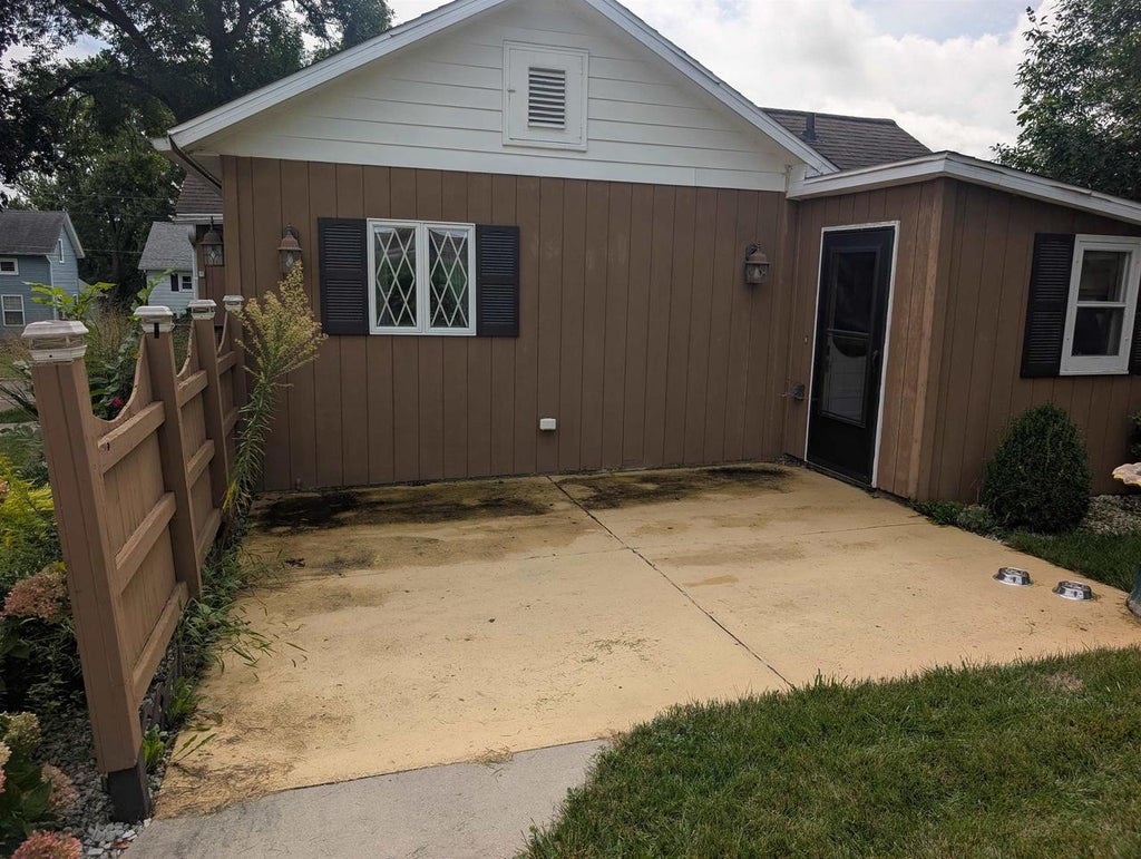 Photo of 302 Maple AVENUE, Clinton, WI 53525 (MLS # 2033547)