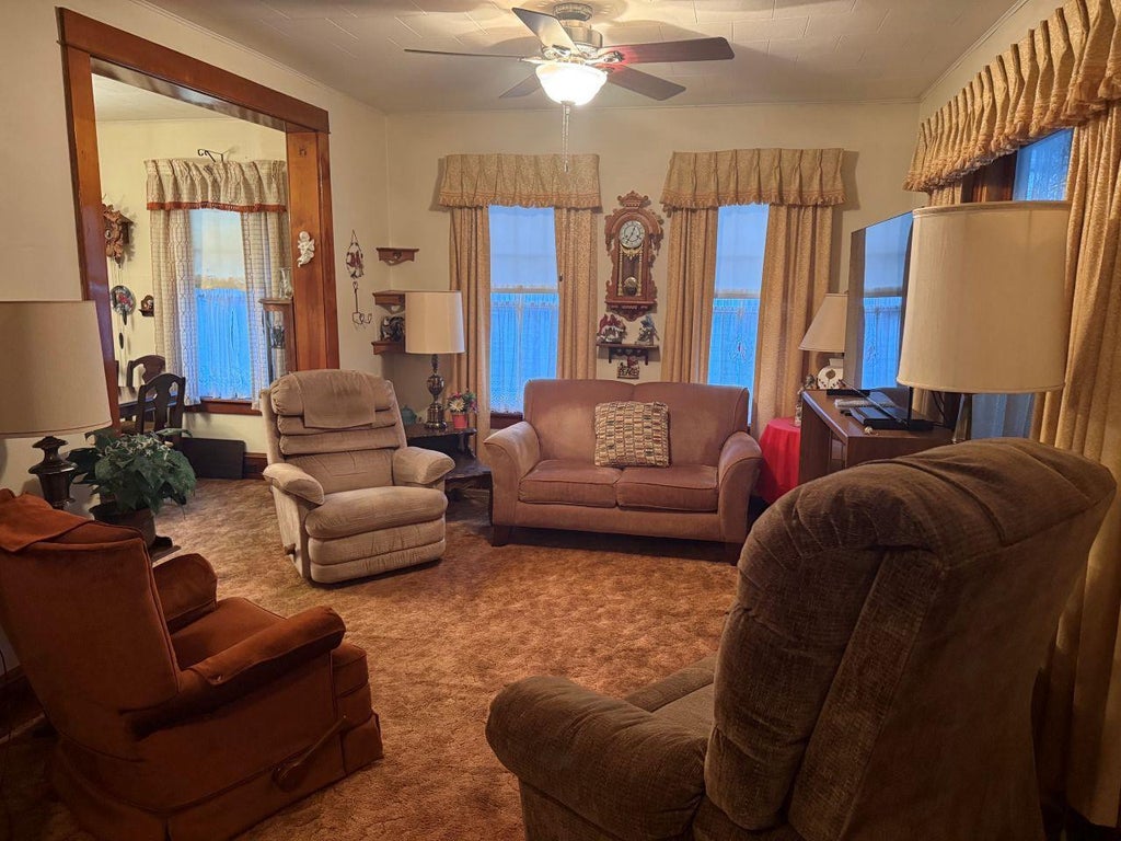 Photo of 19 W 14th STREET, Clintonville, WI 54929 (MLS # 50333116)
