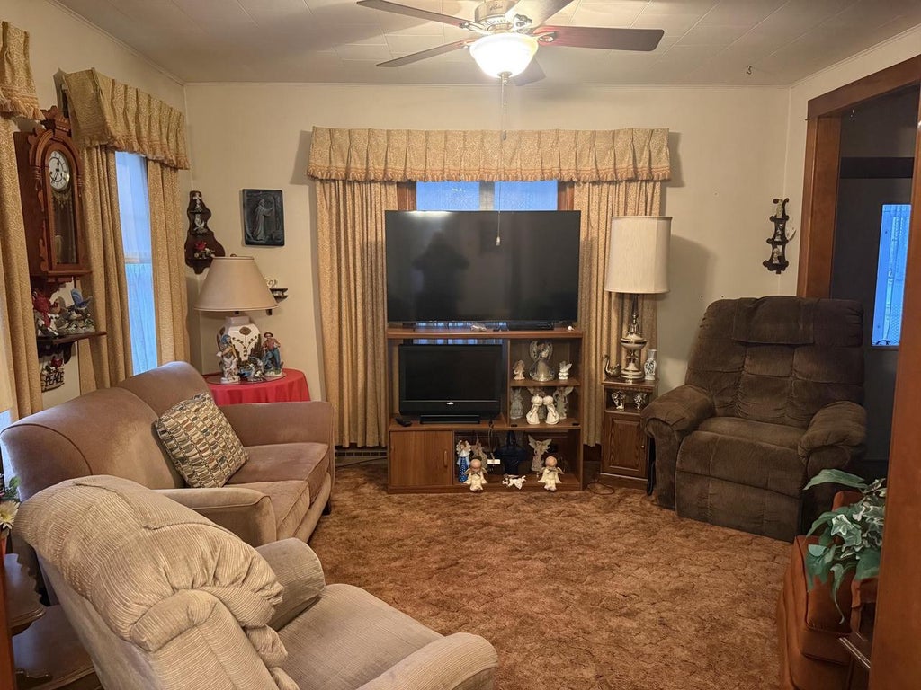 Photo of 19 W 14th STREET, Clintonville, WI 54929 (MLS # 50333116)