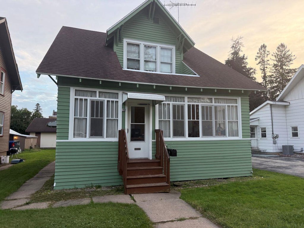 Photo of 19 W 14th STREET, Clintonville, WI 54929 (MLS # 50333116)