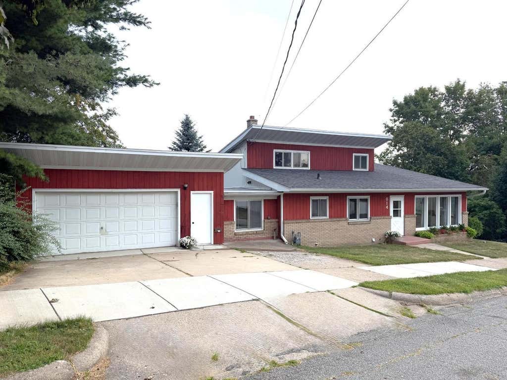 Photo of 814 Hillcrest AVENUE, Wausau, WI 54401 (MLS # 22603685)