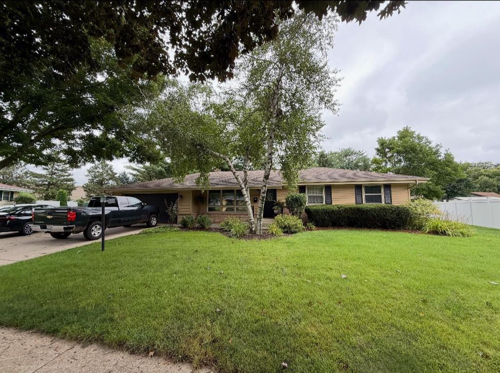Photo of 2910 Rutledge AVENUE, Janesville, WI 53545 (MLS # 2015483)
