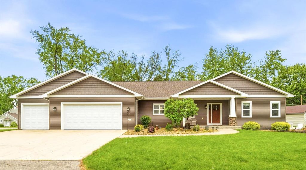 Photo of 3810 Apple LANE, Oshkosh, WI 54902 (MLS # 50325815)