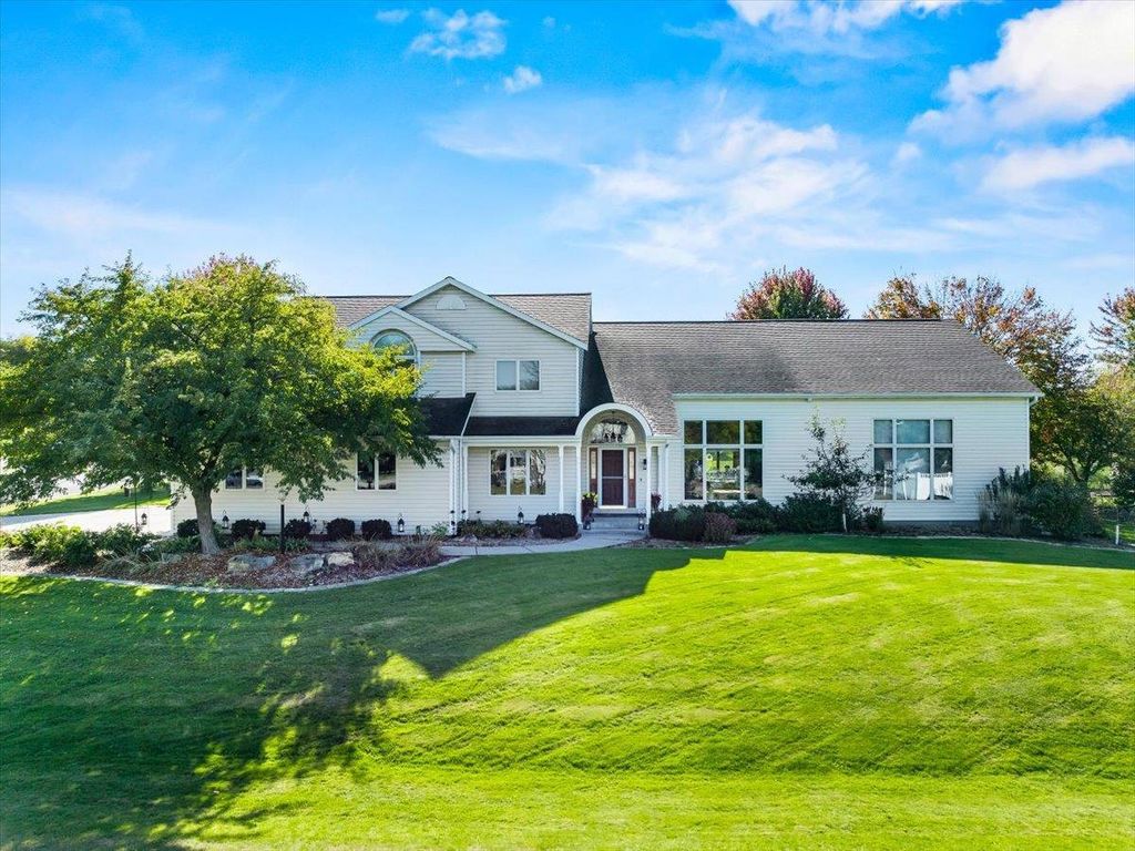 Photo of 2112 W 3rd STREET, Marshfield, WI 54449 (MLS # 22600873)