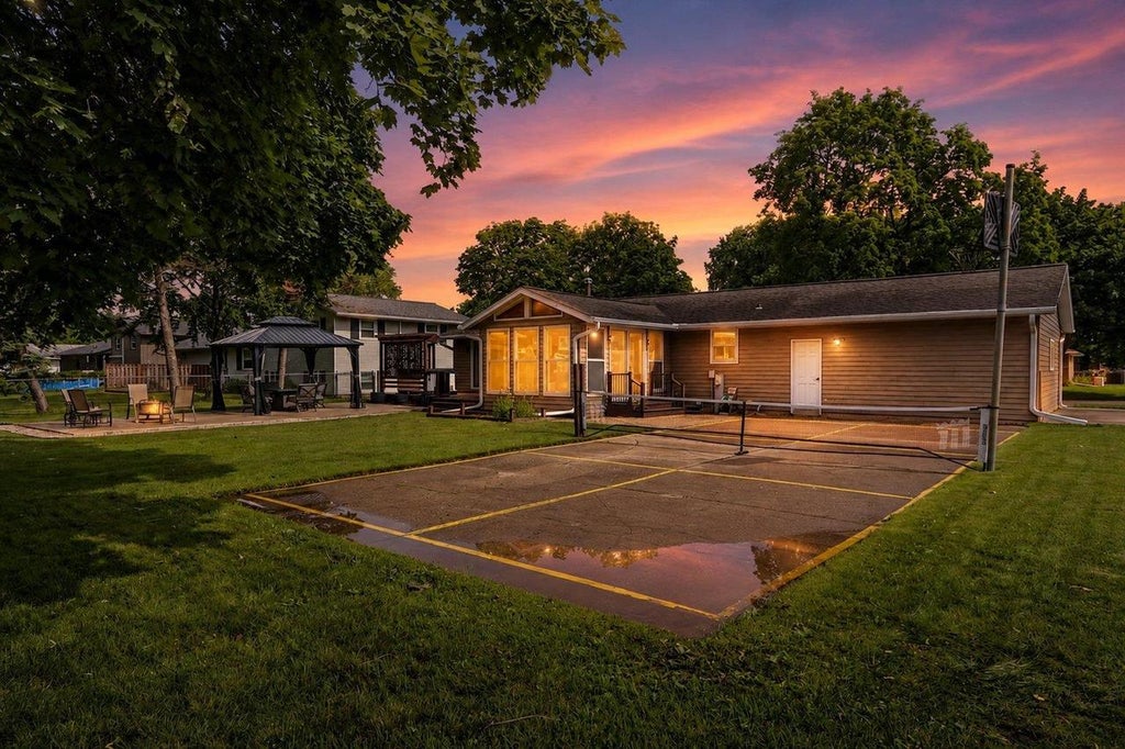 Photo of 1203 Valley View ROAD, Green Bay, WI 54304 (MLS # 50328549)
