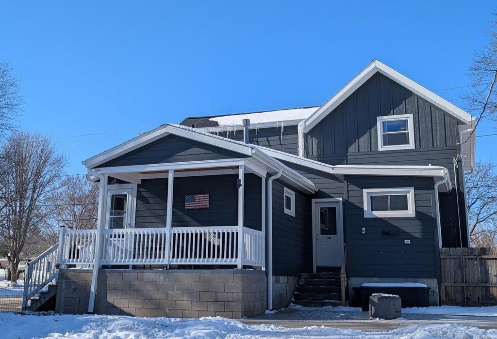 Photo of 813 N Water STREET, Watertown, WI 53098 (MLS # 1949454)