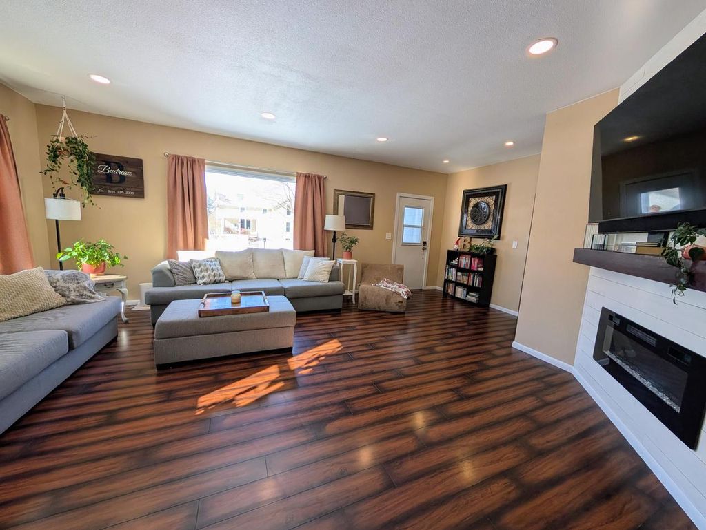 Photo of 813 N Water STREET, Watertown, WI 53098 (MLS # 1949454)