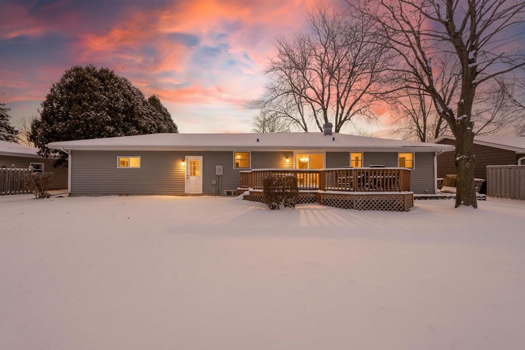 Photo of 1729 N Blossom DRIVE, Appleton, WI 54914 (MLS # 50319570)